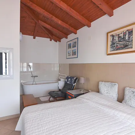 Vosilla Опатія