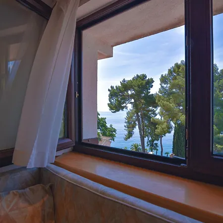 Vosilla Опатія